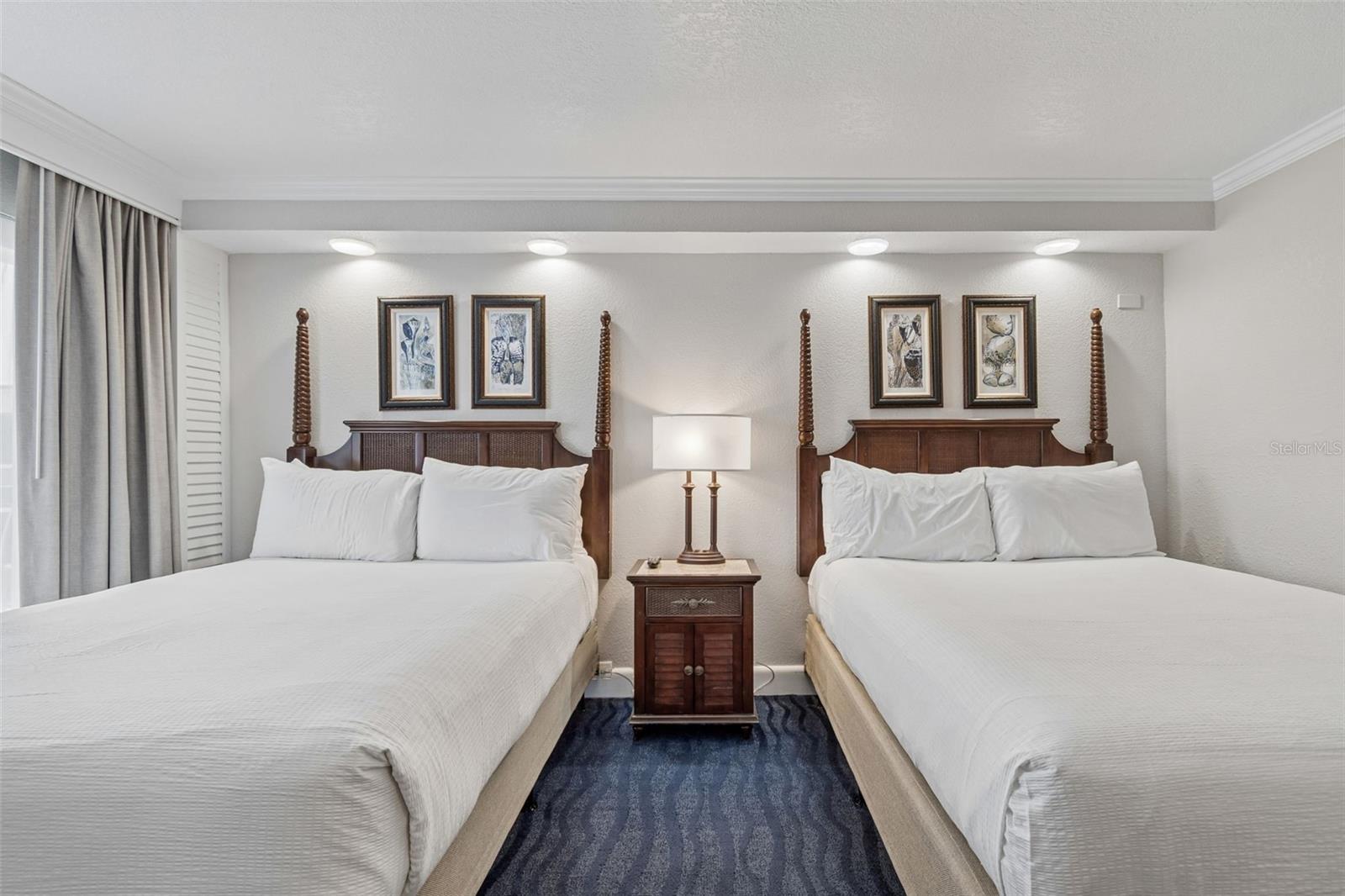 2nd bedroom with 2 Queen bed