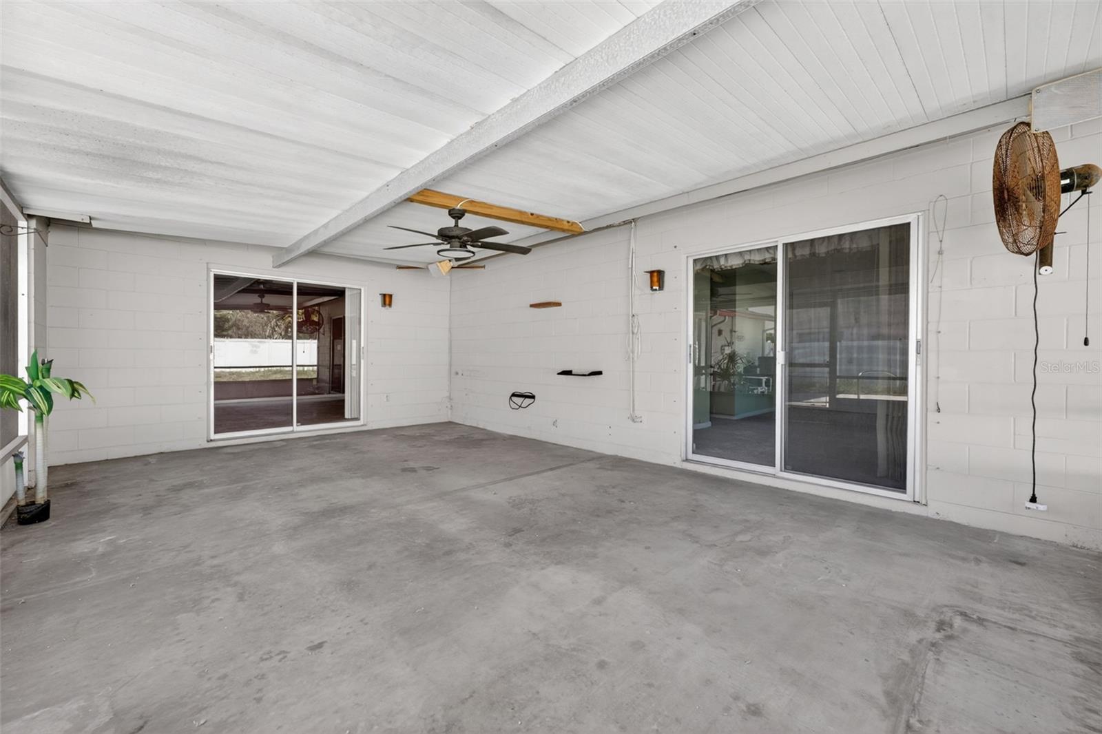 Huge Screened Patio for Outdoor Fun