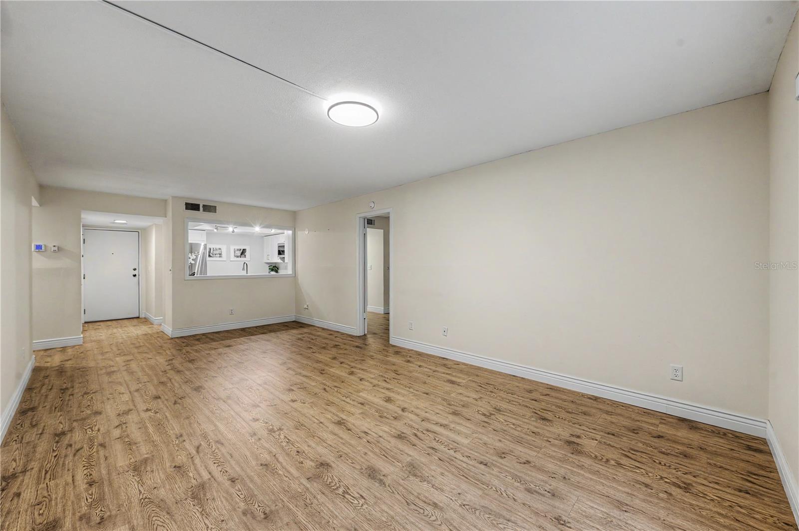OPEN & SPACIOUS FLOORPLAN!