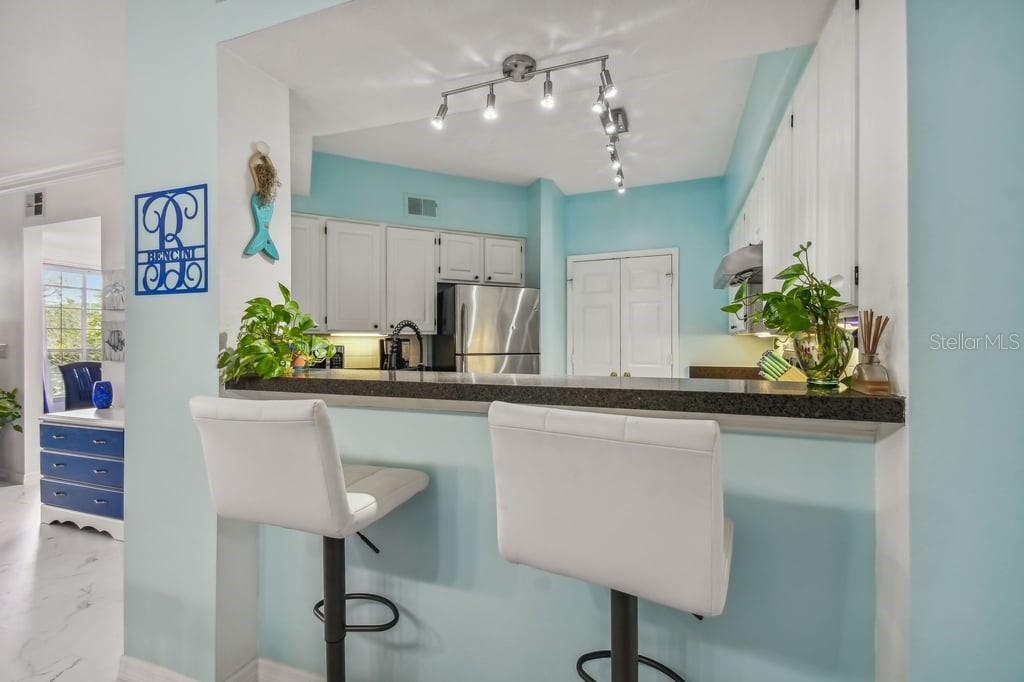 Eat at Bar- Dining/kitchen
