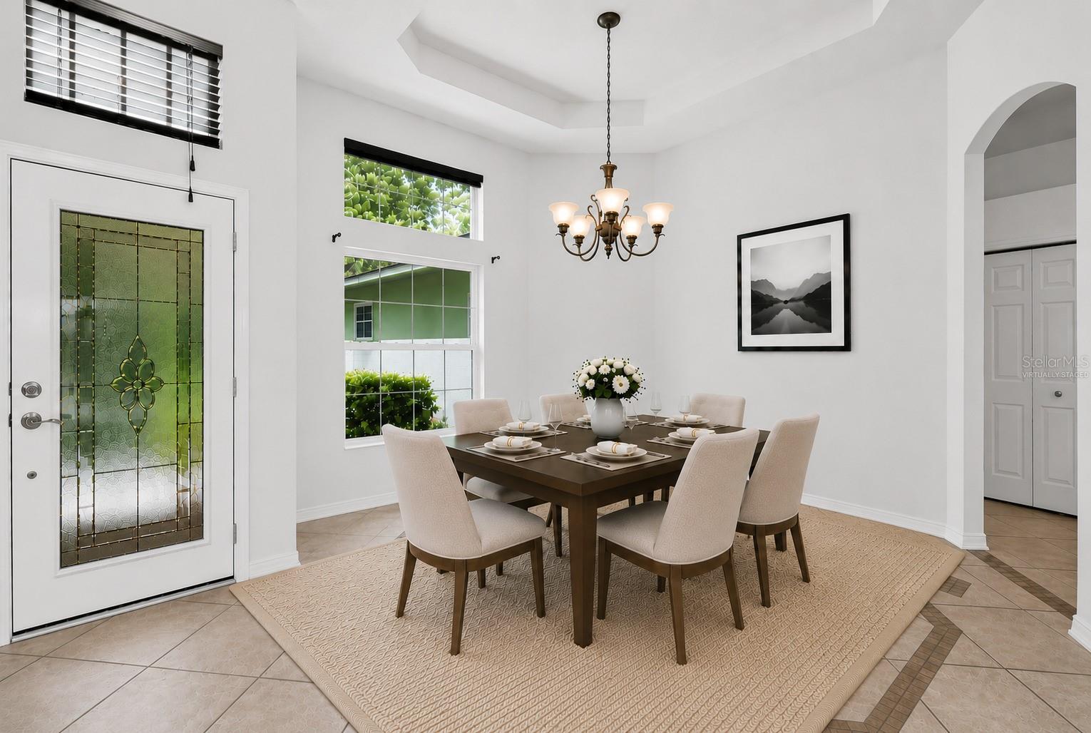 Formal dining virtually staged