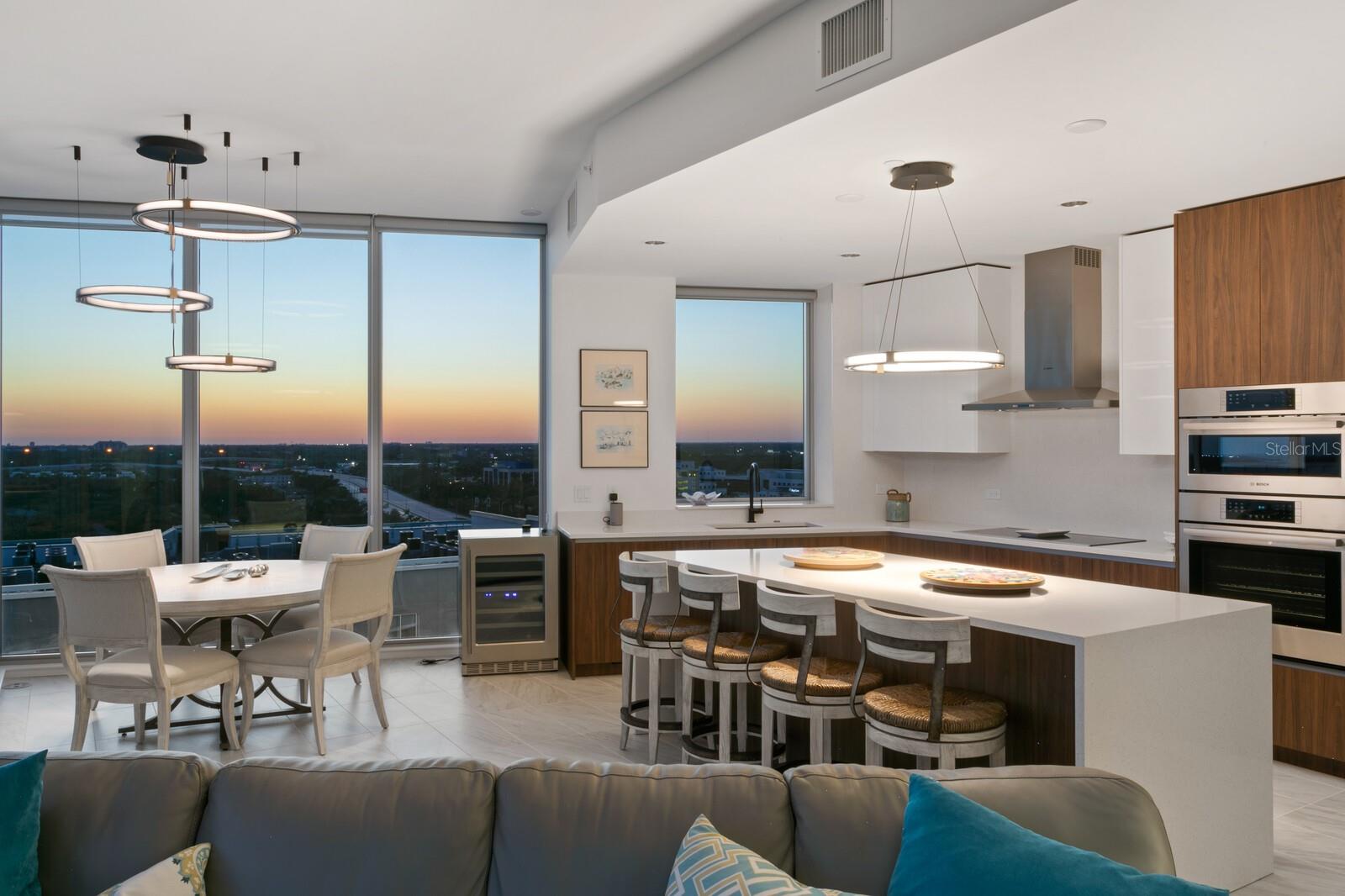 TB8514947