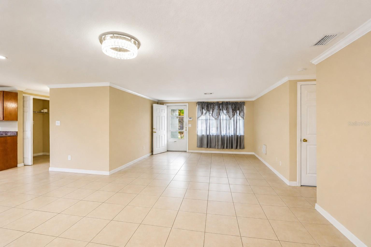 Living room/dinng room combo