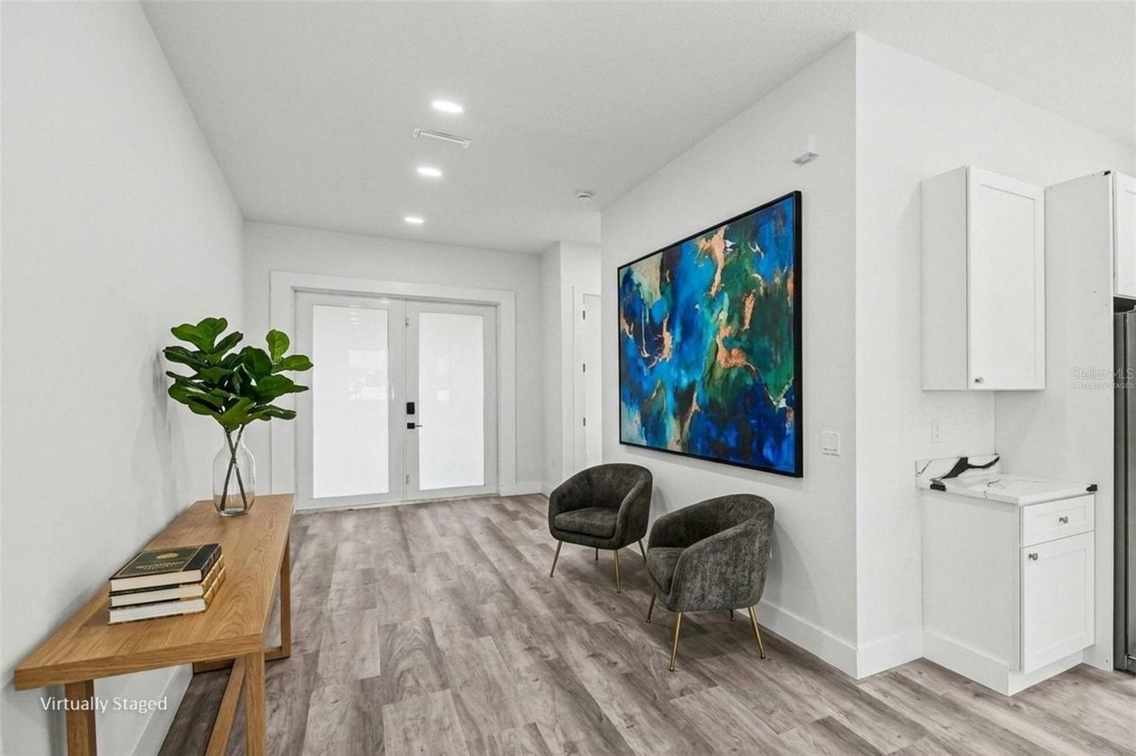 Grande Entryway & Foyer - virtually staged