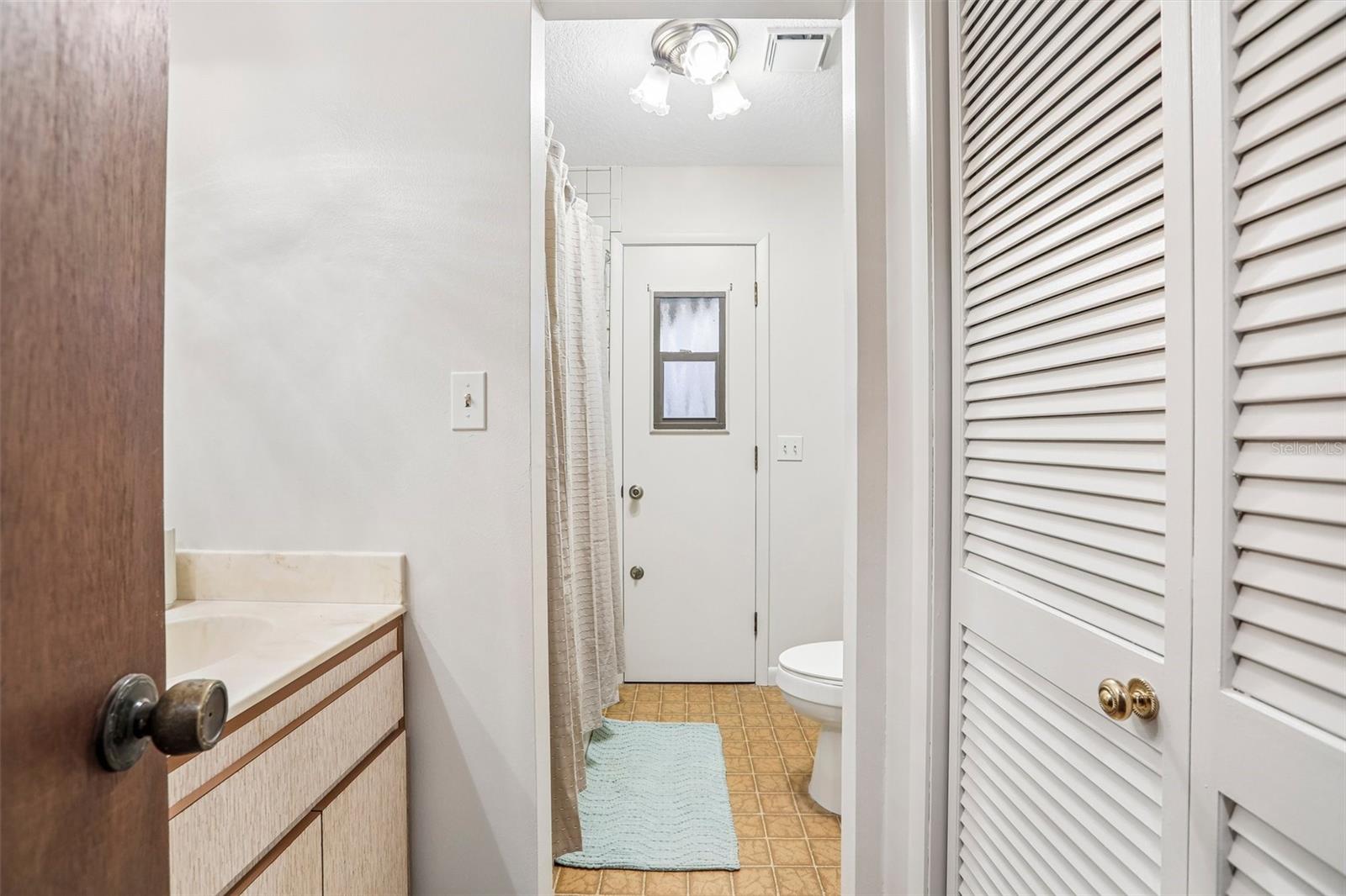 Bathroom 2 / Pool Path