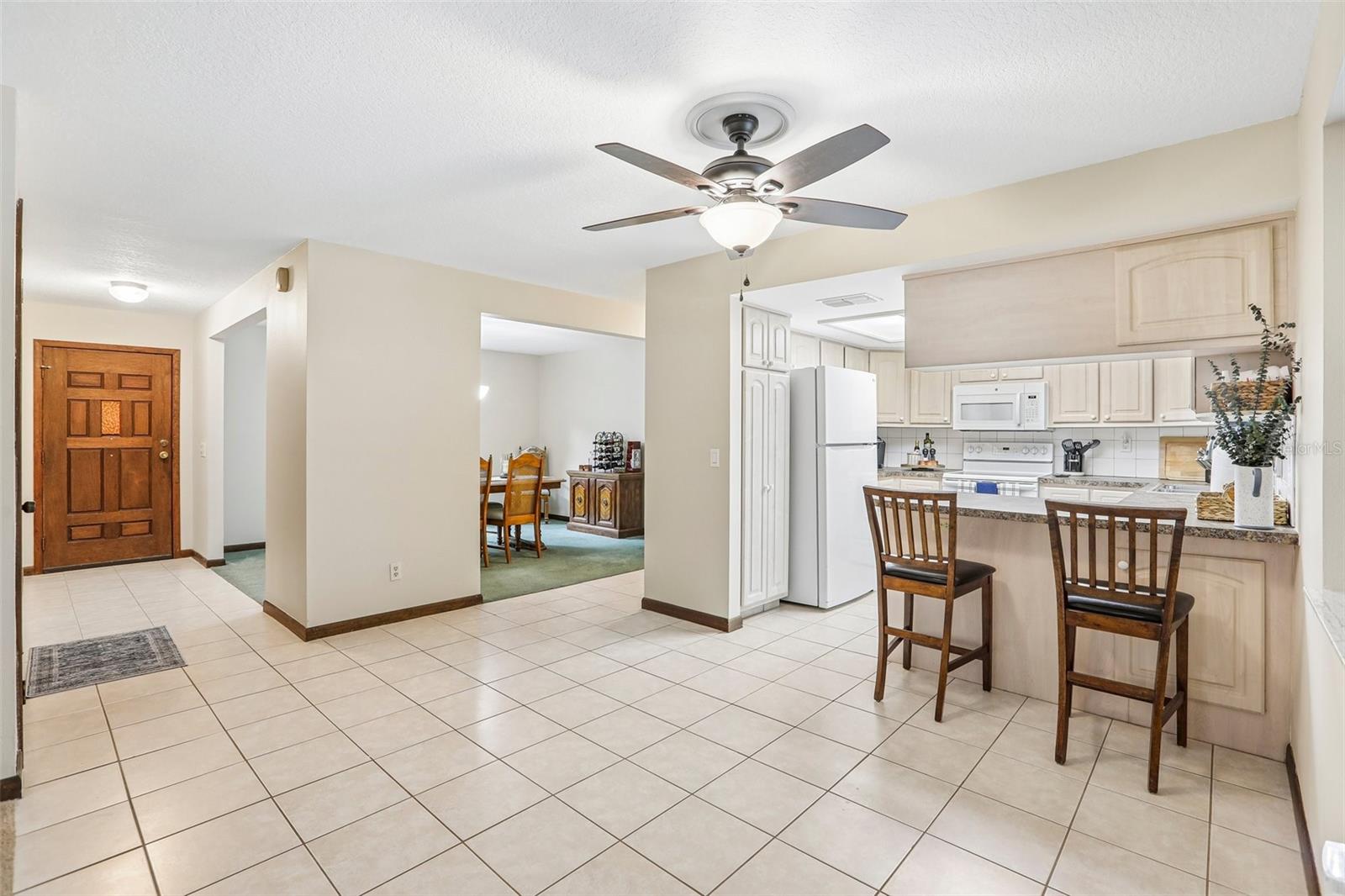 Breakfast Nook / Kitchen / Foyer / Dining