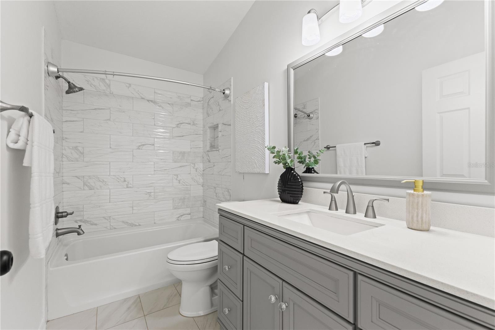 TB8515018