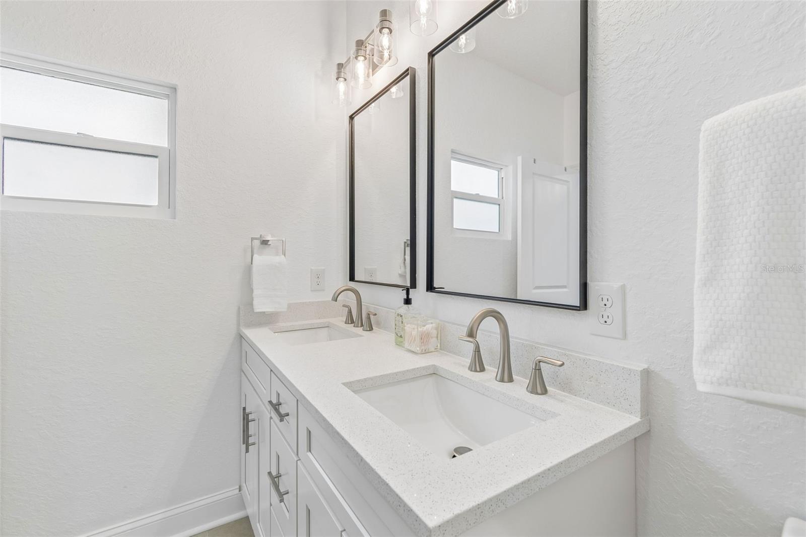 Unit A- Primary En-Suite Bath