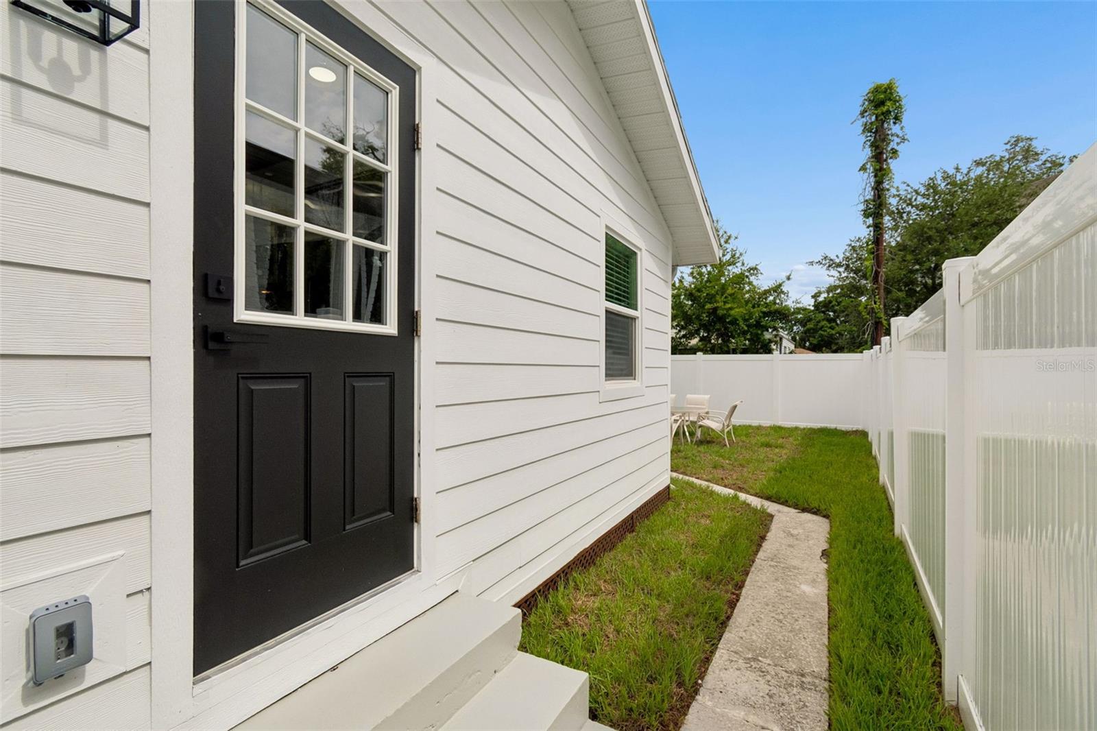 Unit A- private backyard access