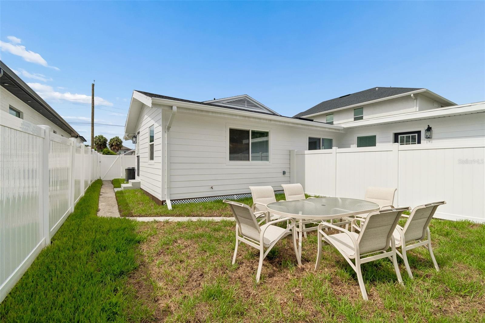 Unit A- private backyard access