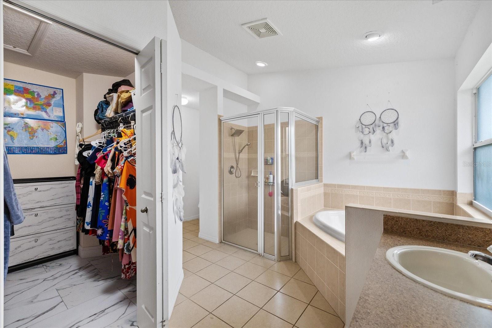 Master En Suit Bathroom