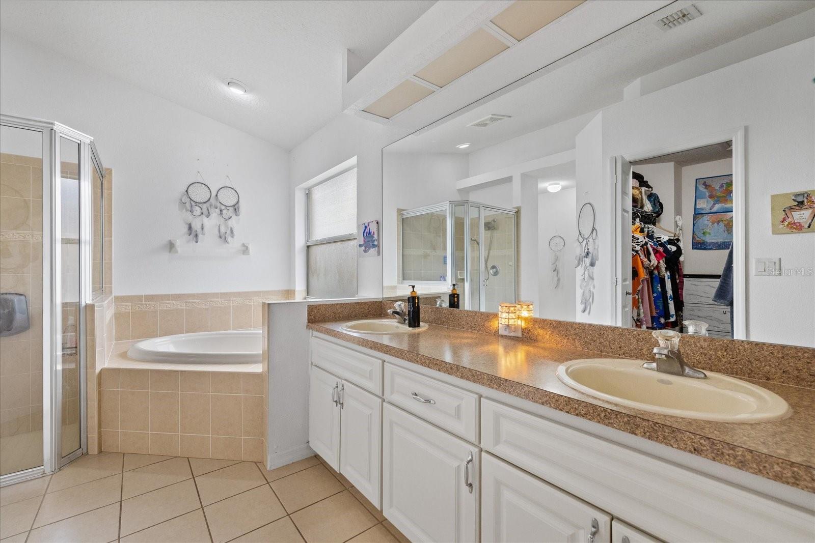 Master En Suit Bathroom