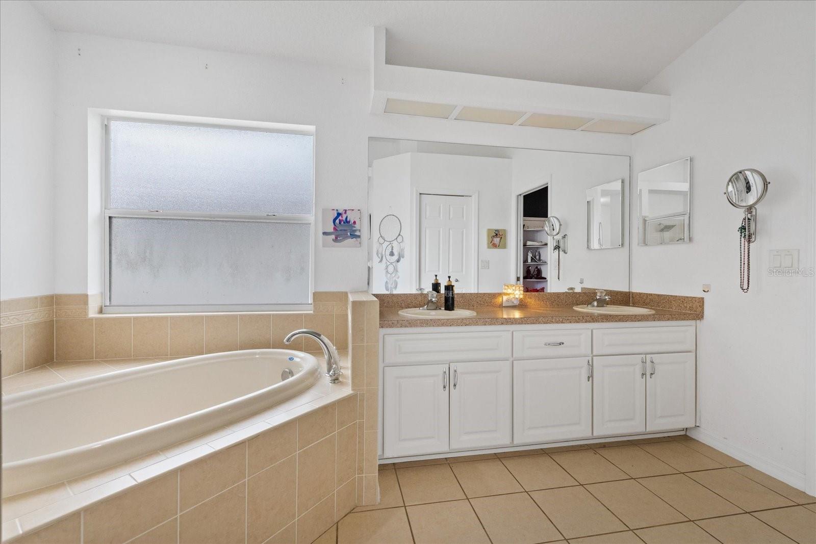 Master En Suit Bathroom