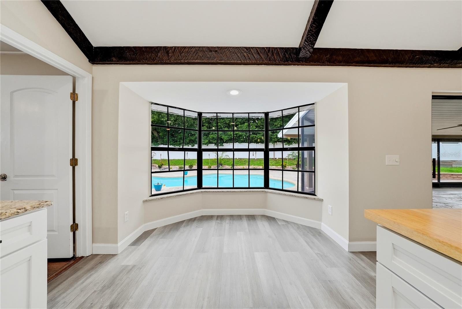 Kitchen eating area