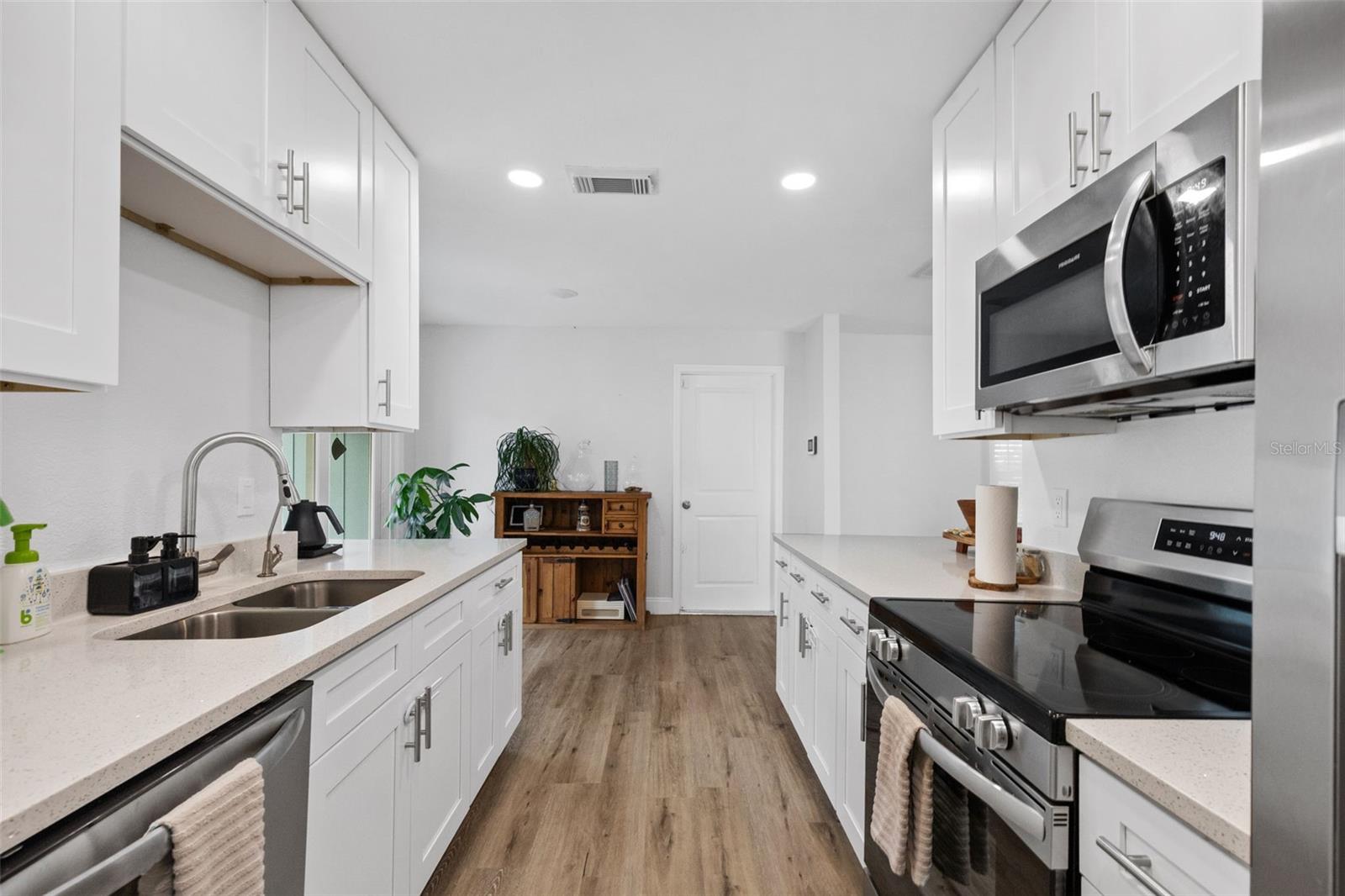 TB8515145