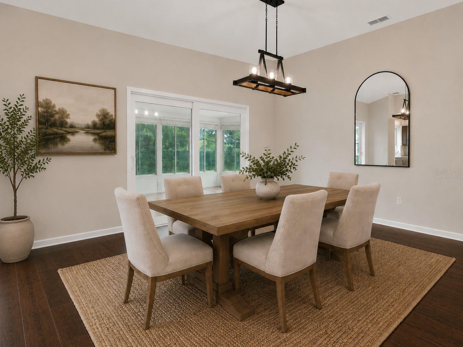 Dining room Virtually staged