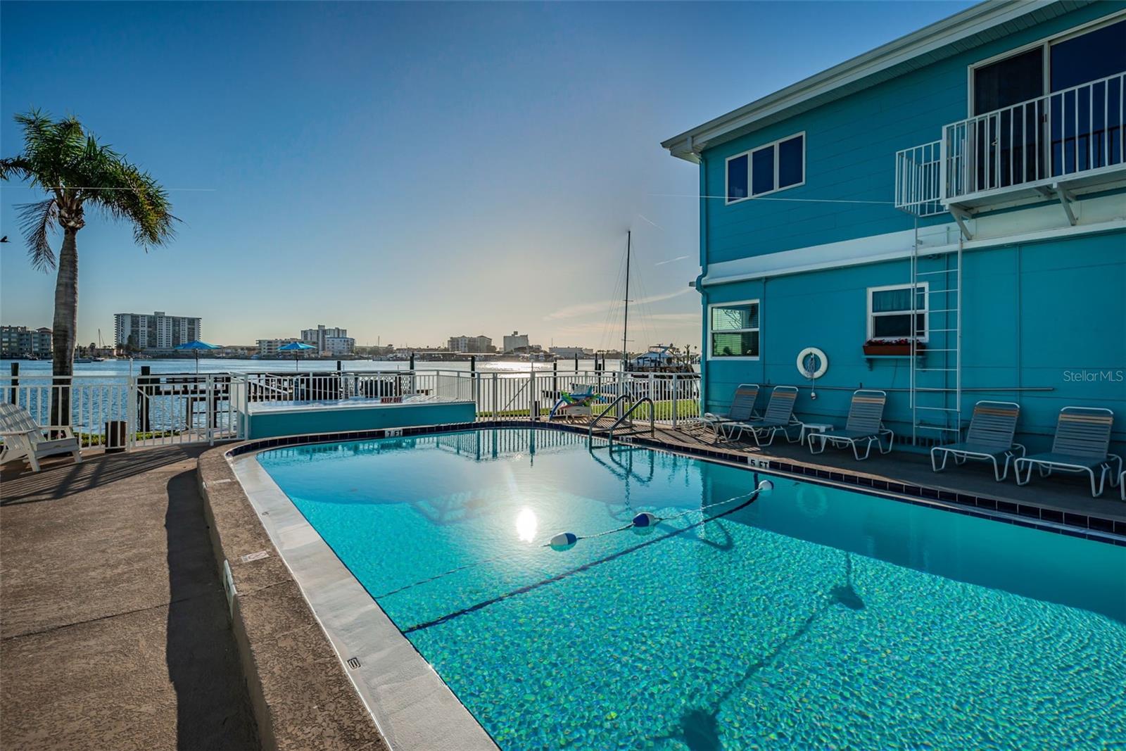 Comnunity Pool