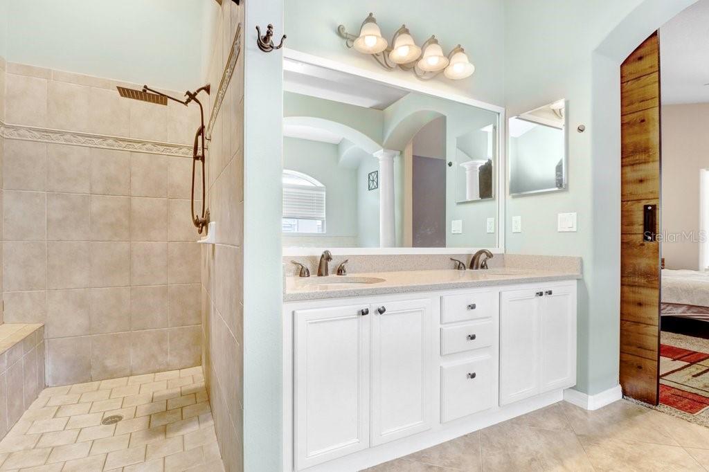 TB8515297