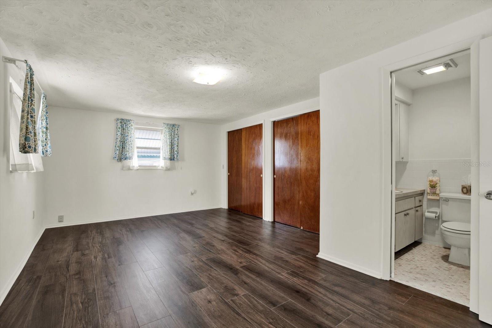 Primary suite