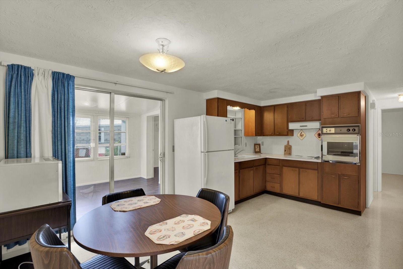Kitchen/ Breakfast nook