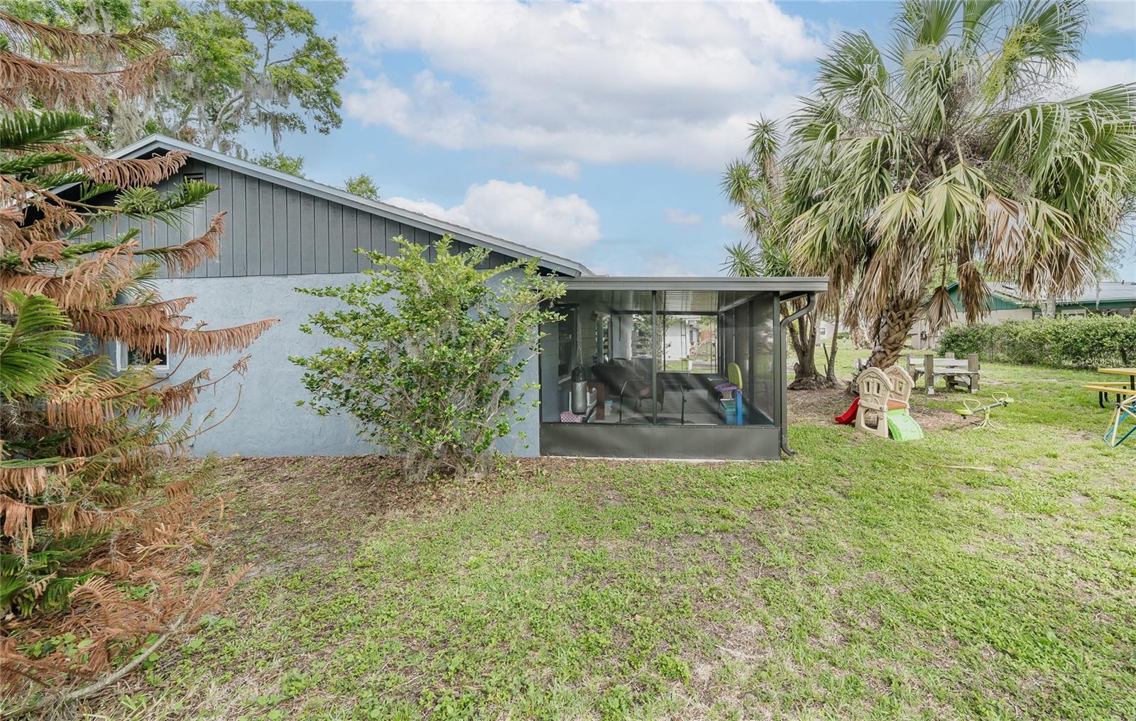 TB8515311