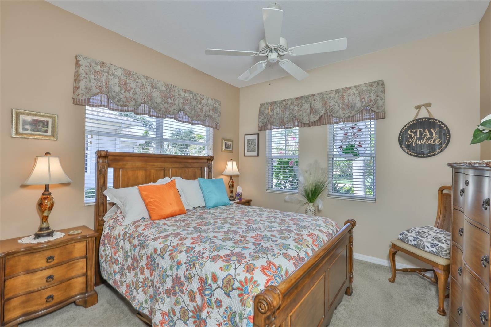 Guest room/ 2nd bedroom