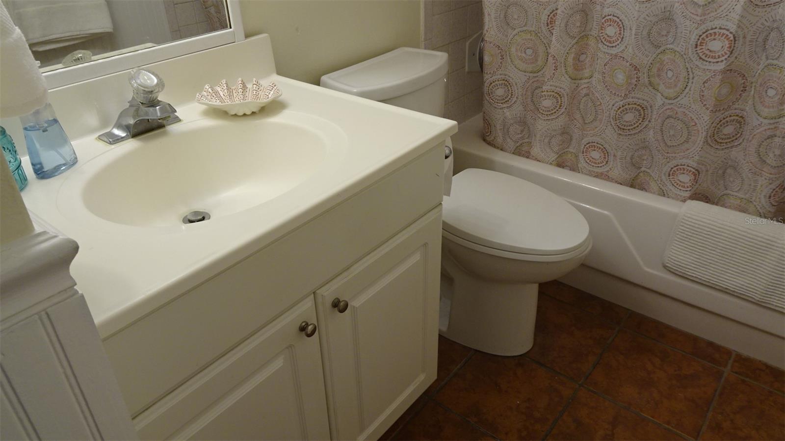 Full bathtub for relaxing or bathing the little ones.