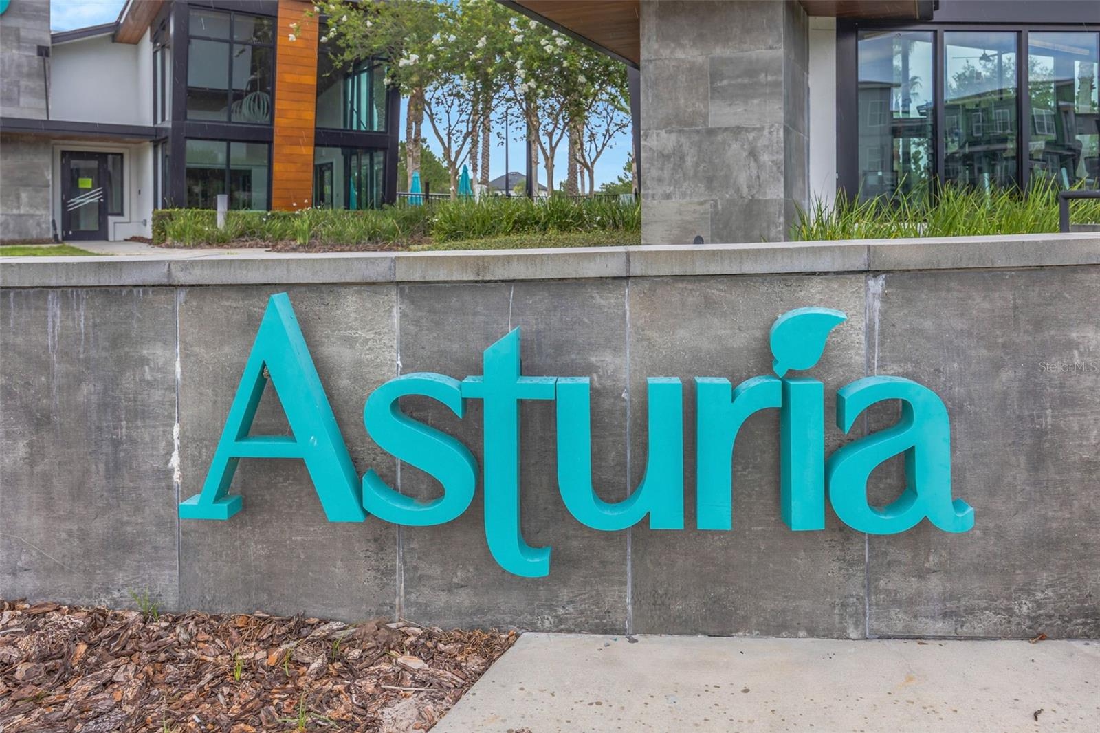 TB8515519