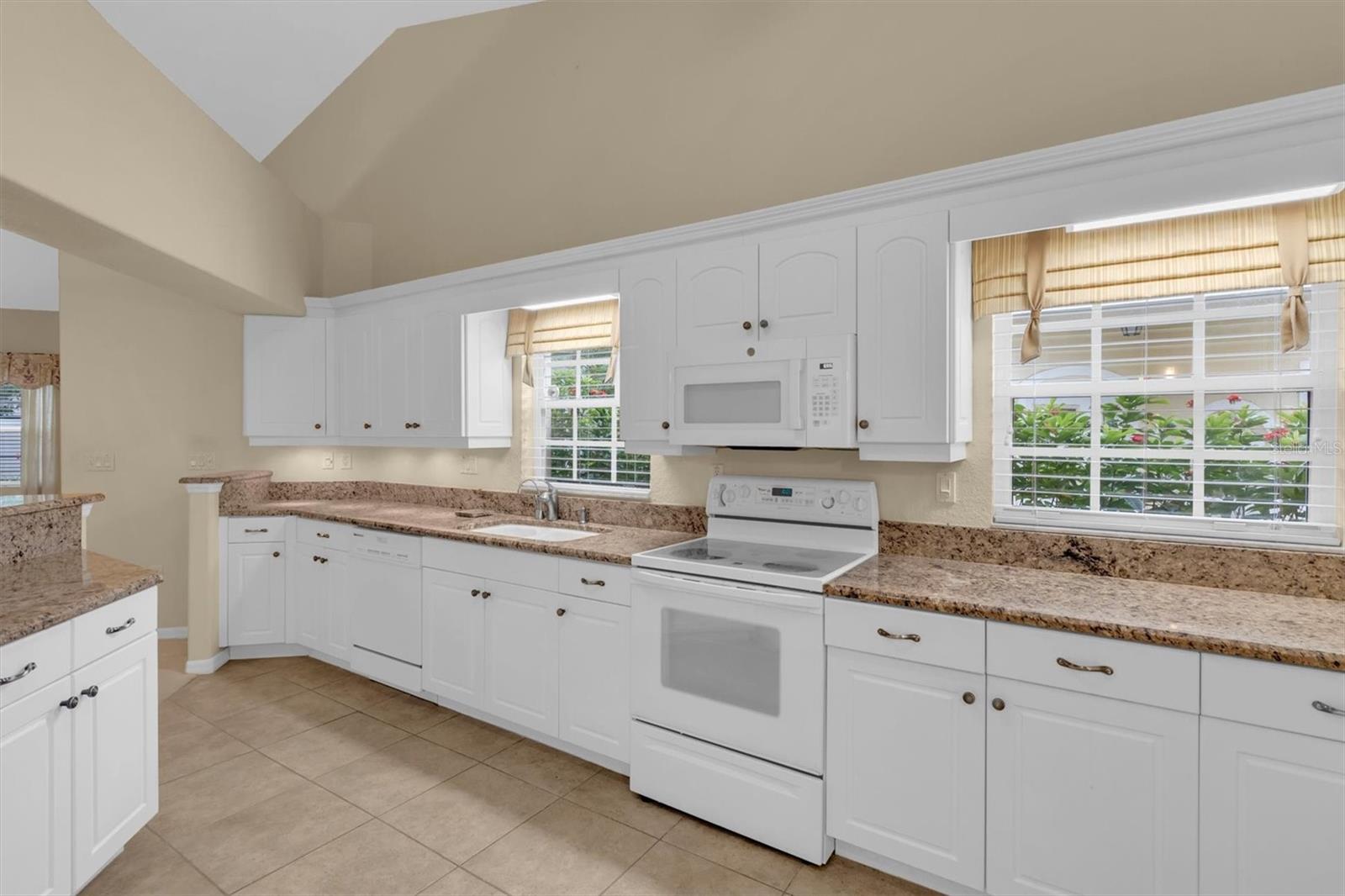spacious kitchen with lots of cabinets