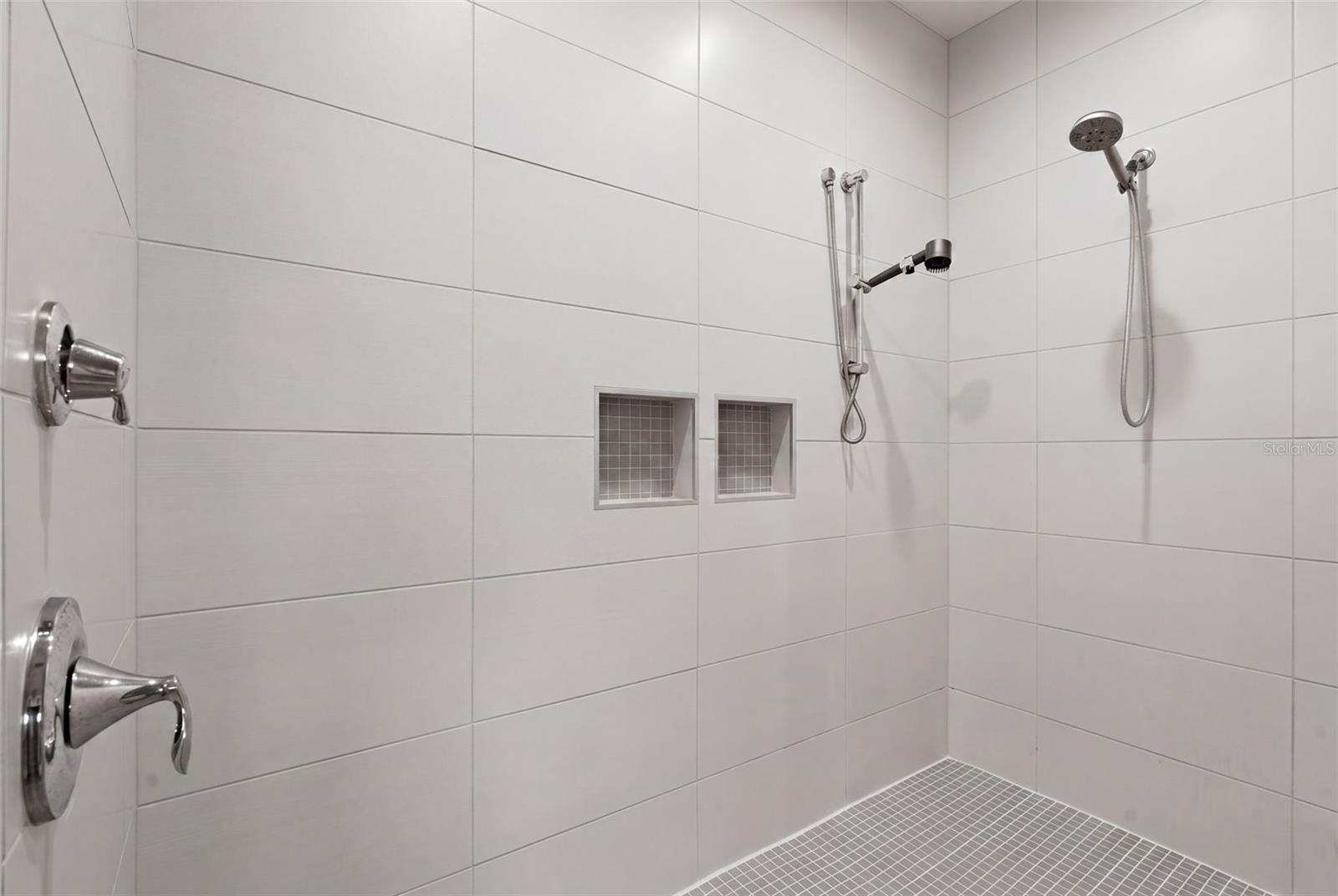 TB8515550