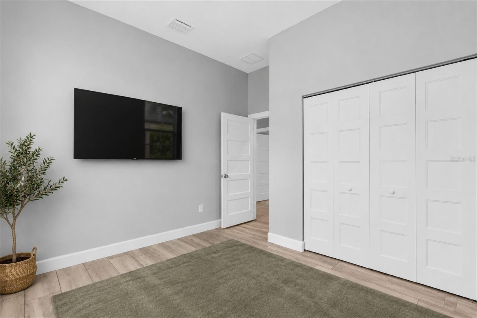 Flexible Home Office or Guest Room