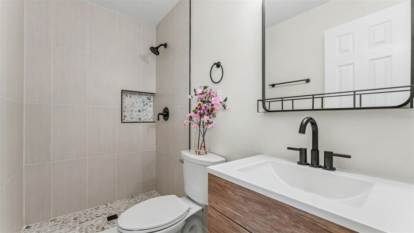 Master En-suite Bathroom