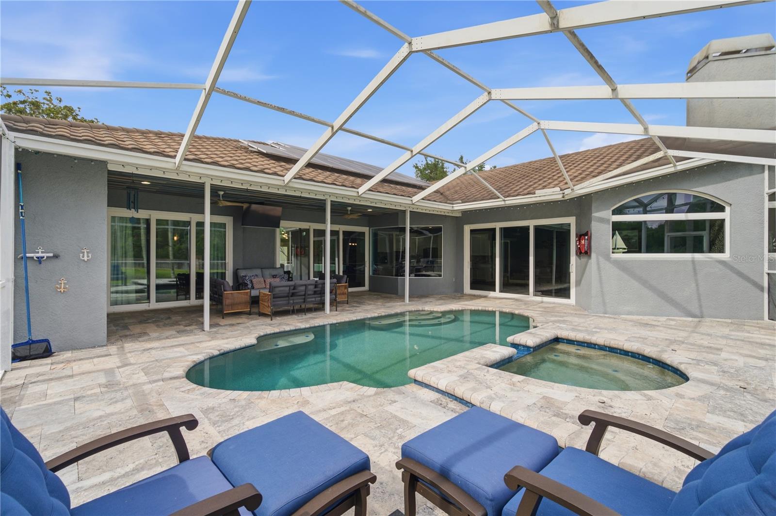 Pool & Sauna