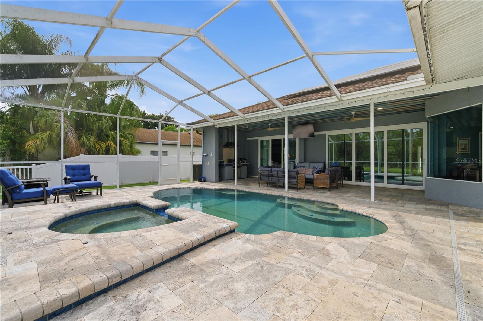 Pool & Sauna