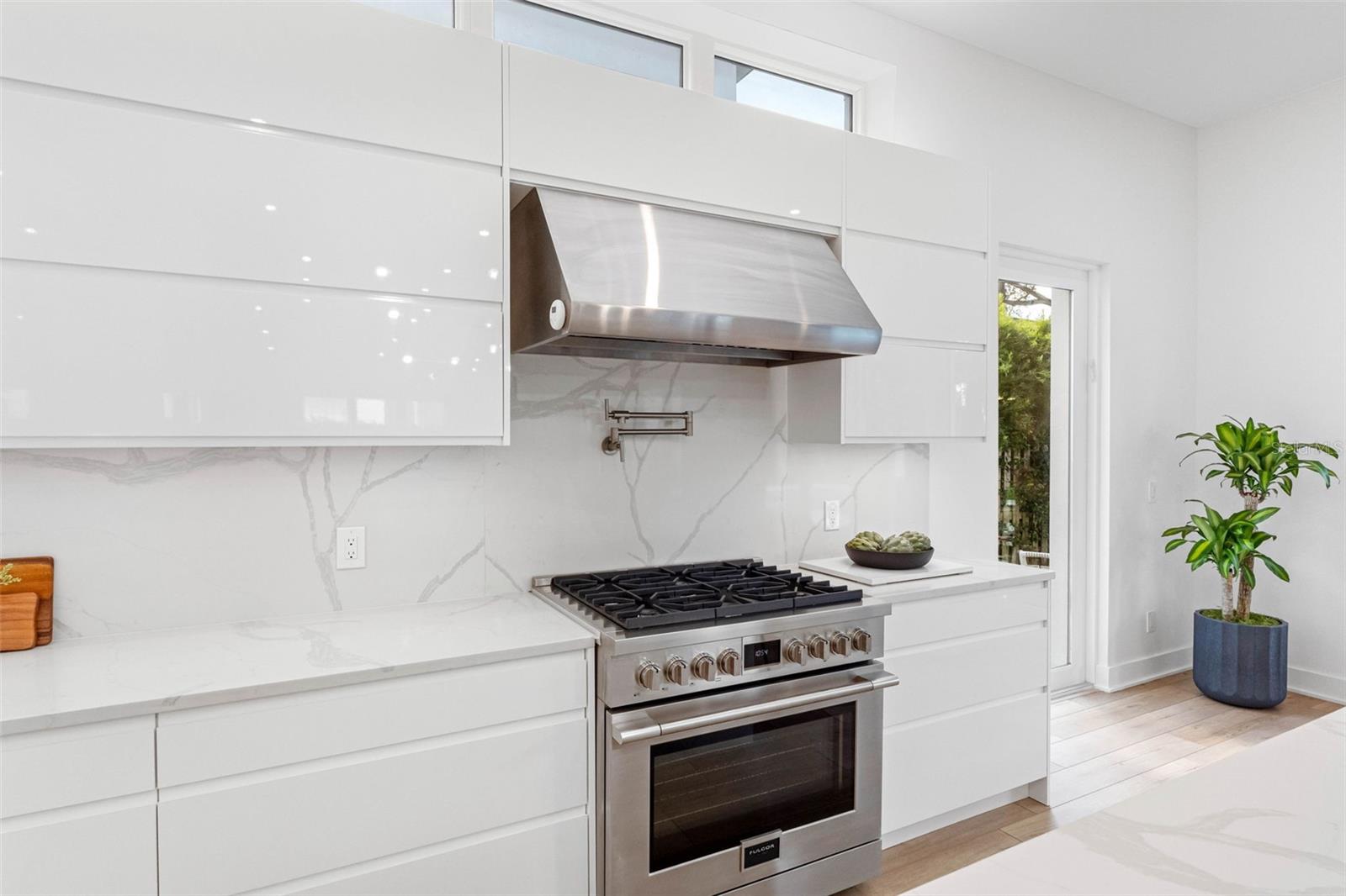 Fulgor Milano 6 burner, 36" dual fuel range with multiple functions. Pot filler. Proline professional range hood