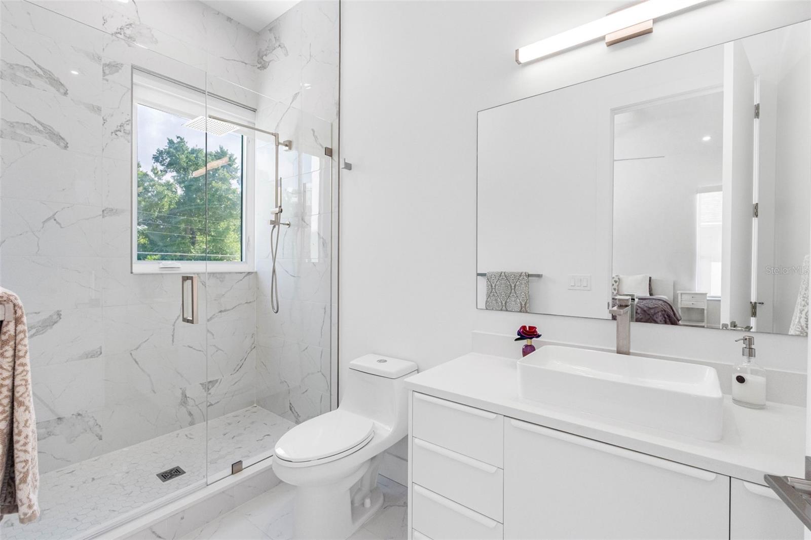 En-suite bath, bedroom 2