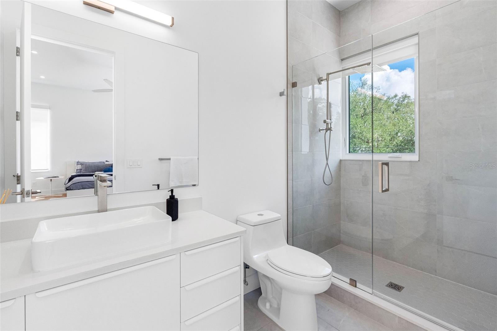 En-suite bath, bedroom 3