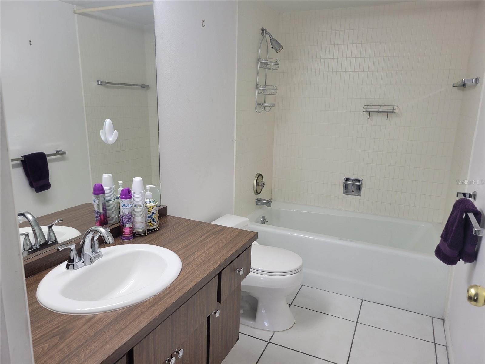 Guest bath with tub shower combo