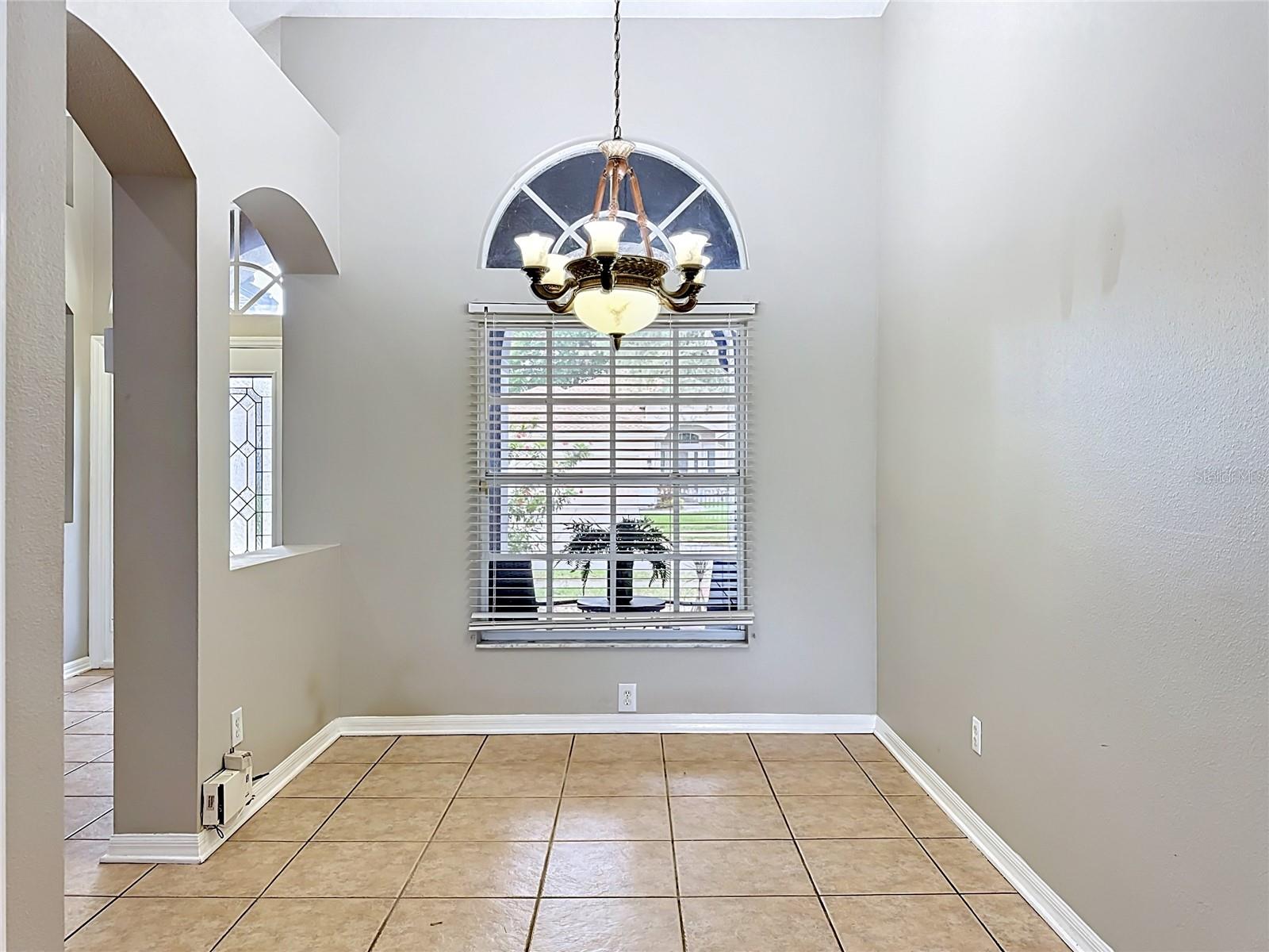 The breakfast room