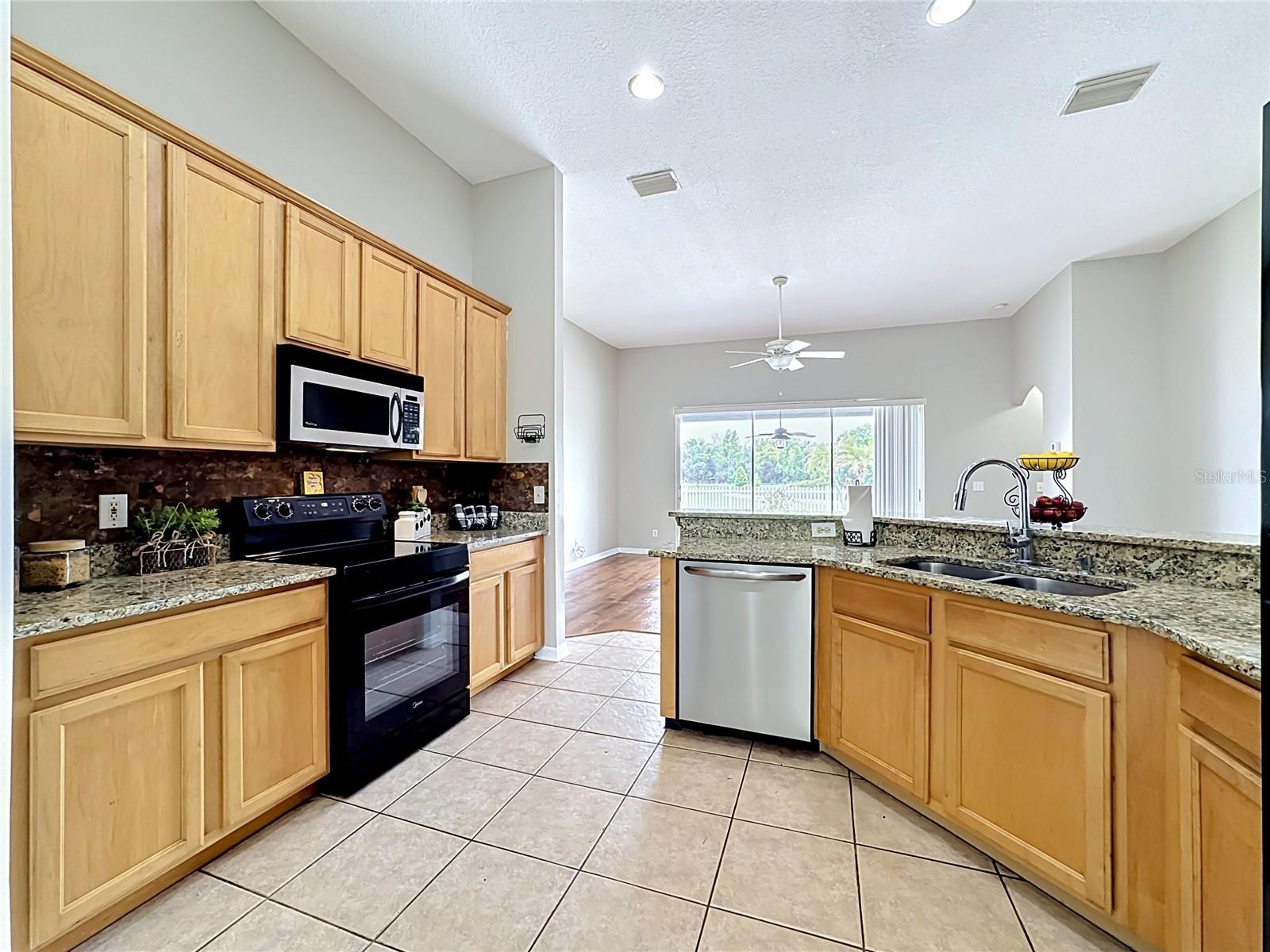 Lots of storage in those cabinets