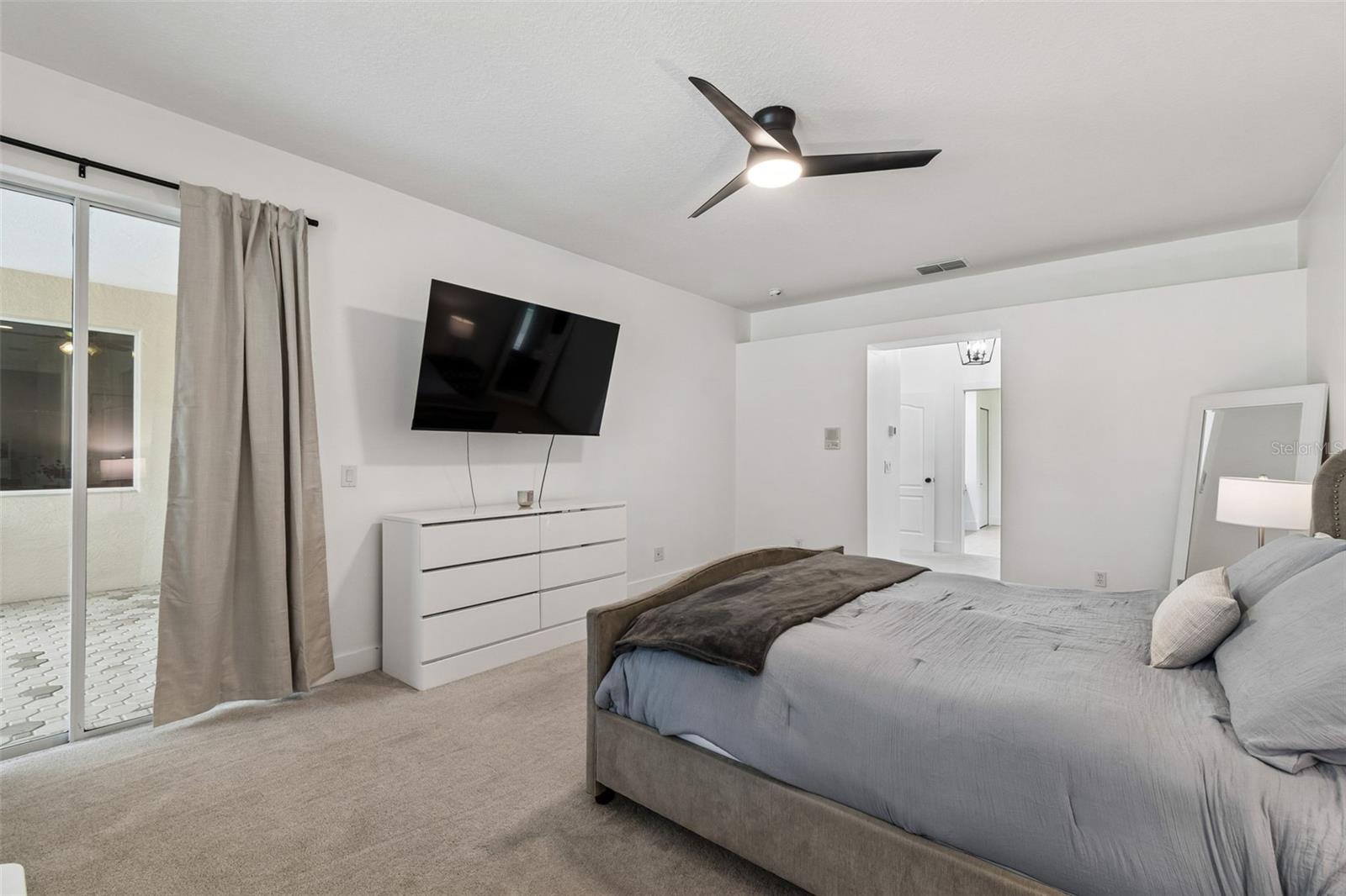 1st Floor Primary Suite