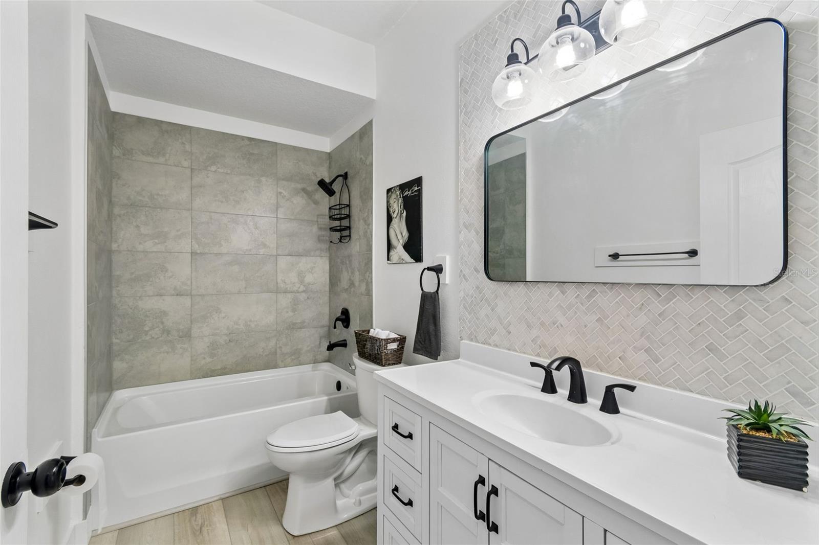 1st Floor Bath