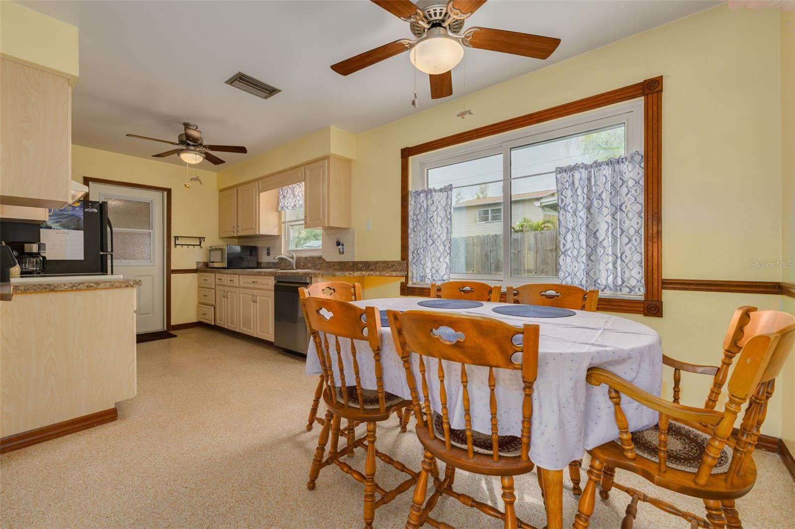 Eat-In Kitchen