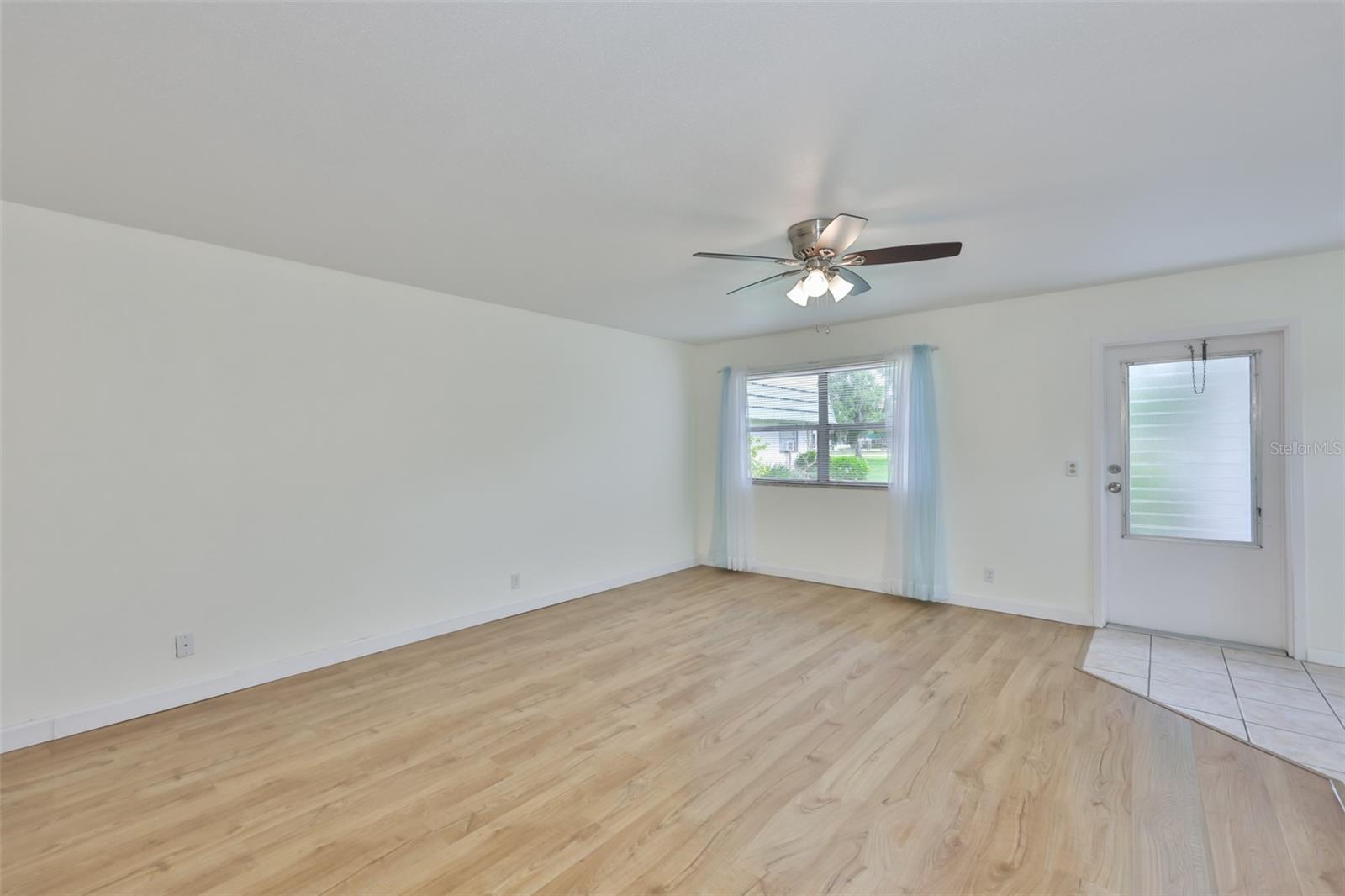 Large open windows allows for natural Florida sunshine.