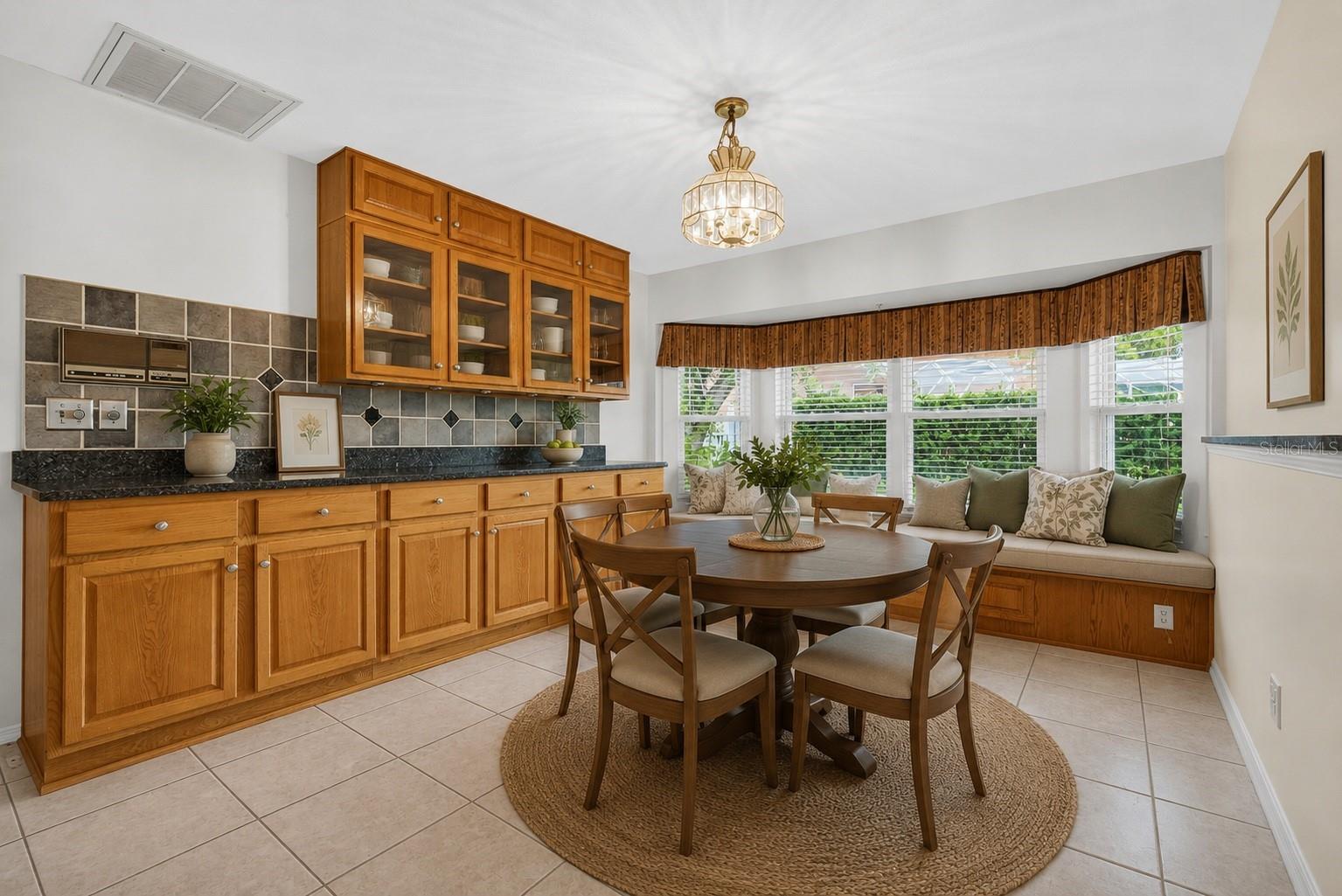 Breakfast Nook, Virtually Stagged