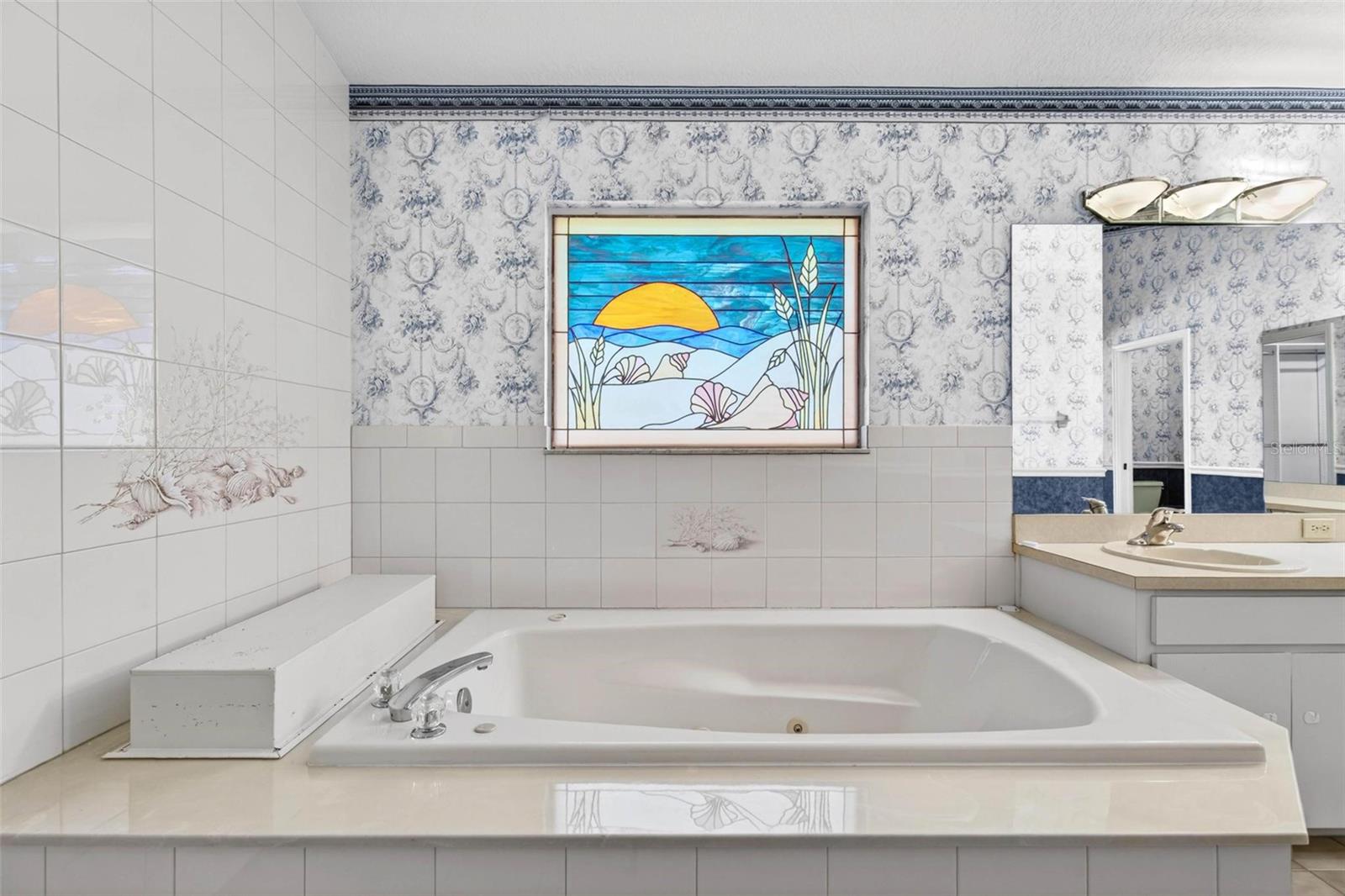 Primary ensuite bath, separate tub and shower