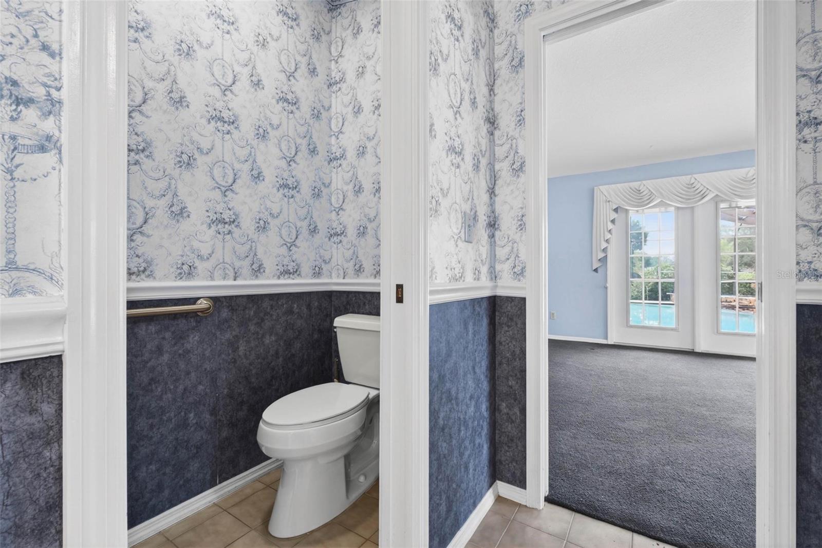 Primary Bath, private toilet