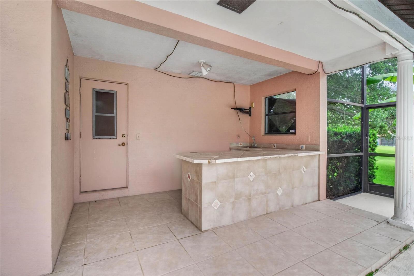 Outdoor bar/kitchen
