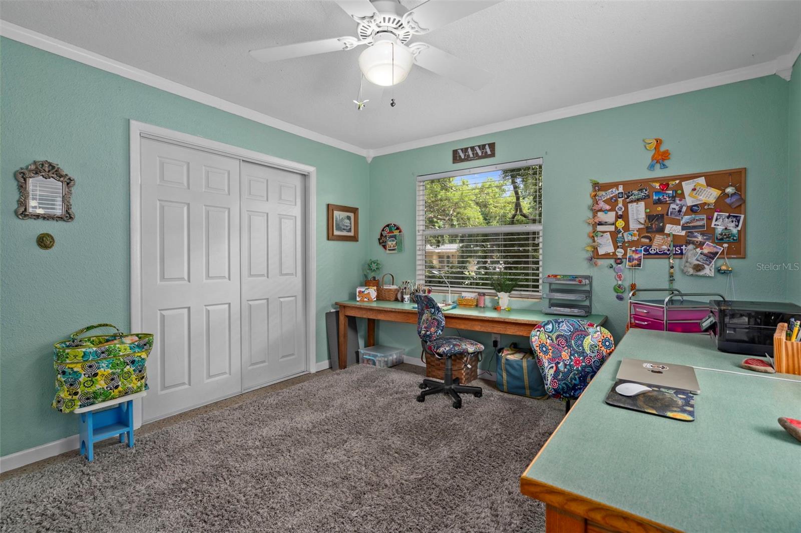 Desk in foreground can stay if desired.