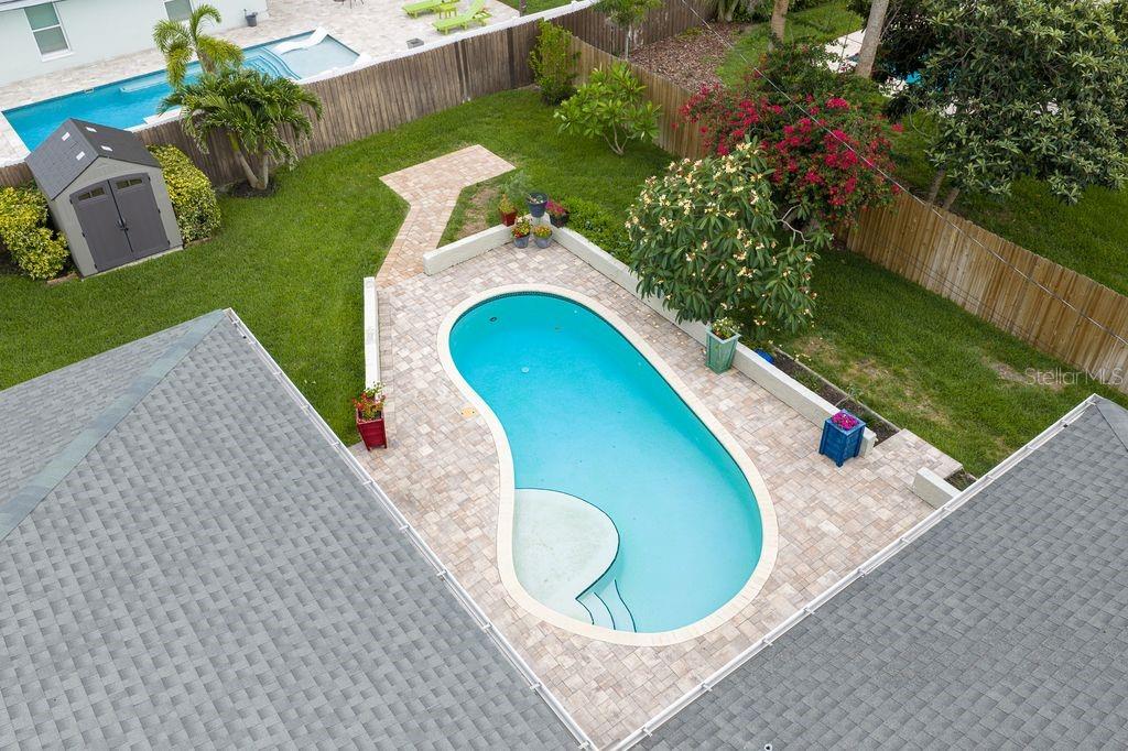 Sunbathe on the deck, take a dip in the pool, what a lifestyle!